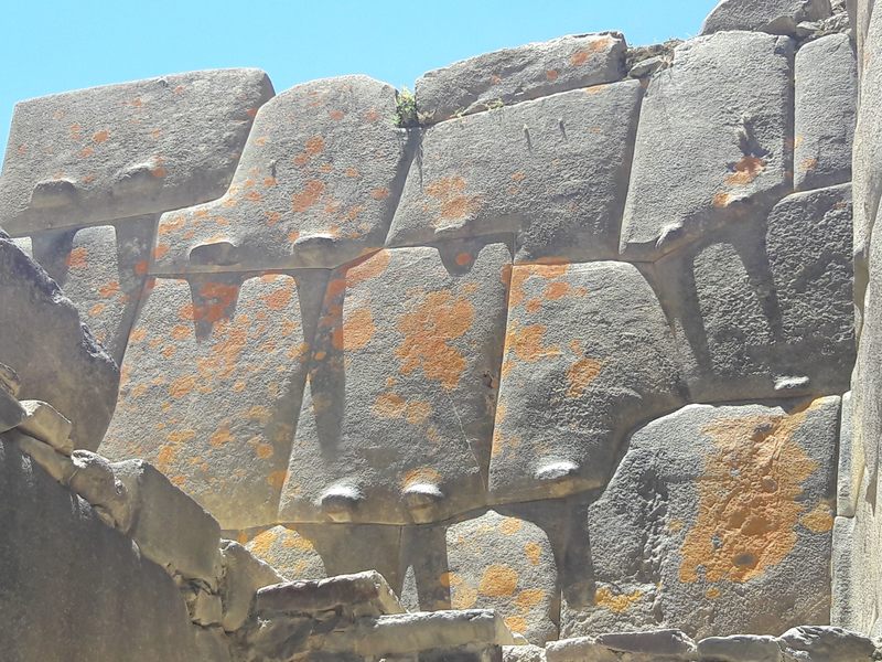 Large stones at the Ollantaytambo ruins